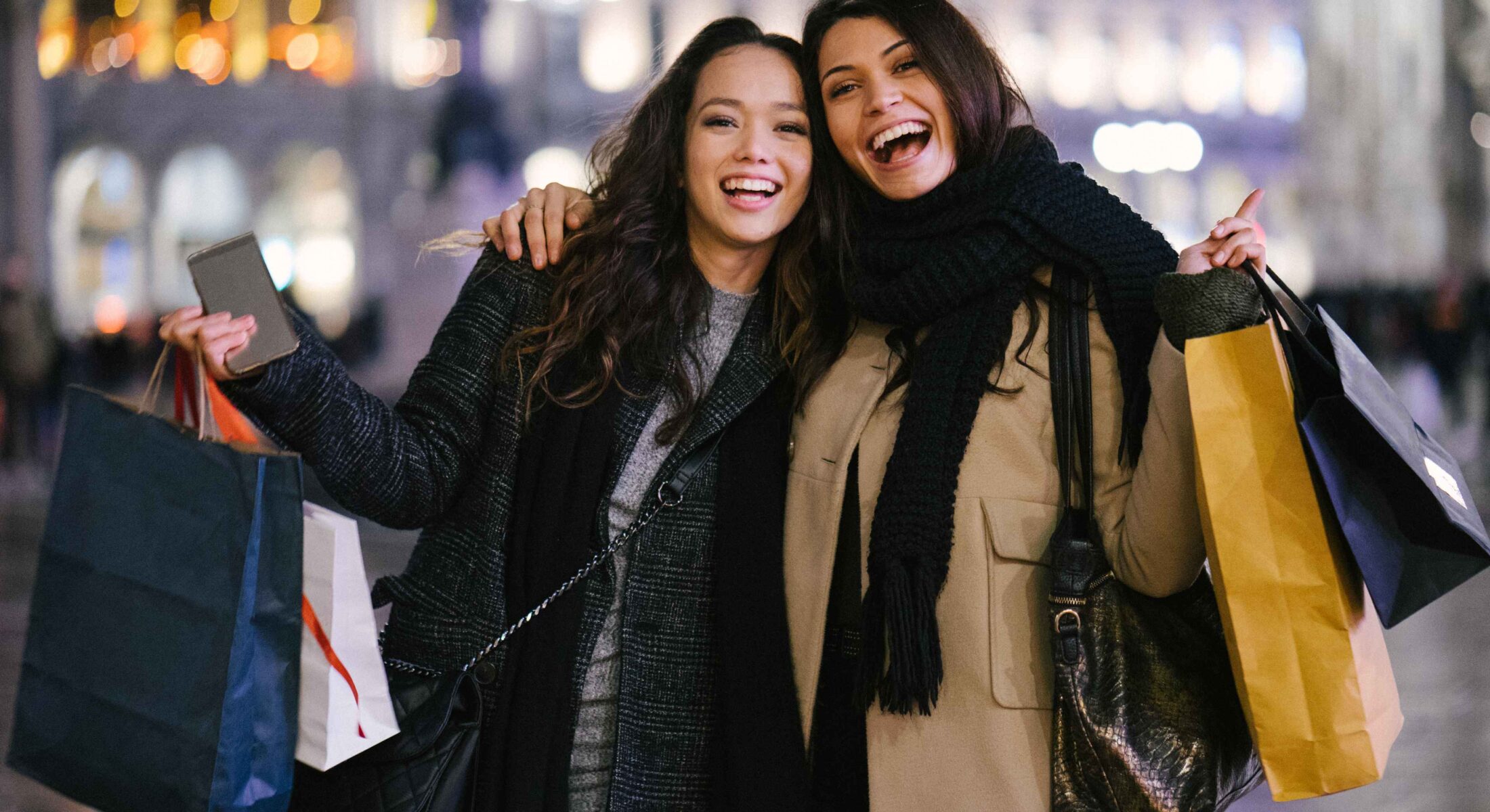 Friends hugging eachother after shopping in Milan